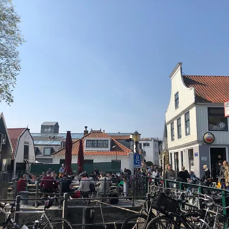 Private - Free Parking Bed & Breakfast 2*